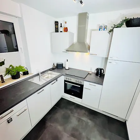 Leo Apartment