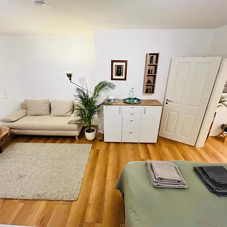 Leo Apartment *